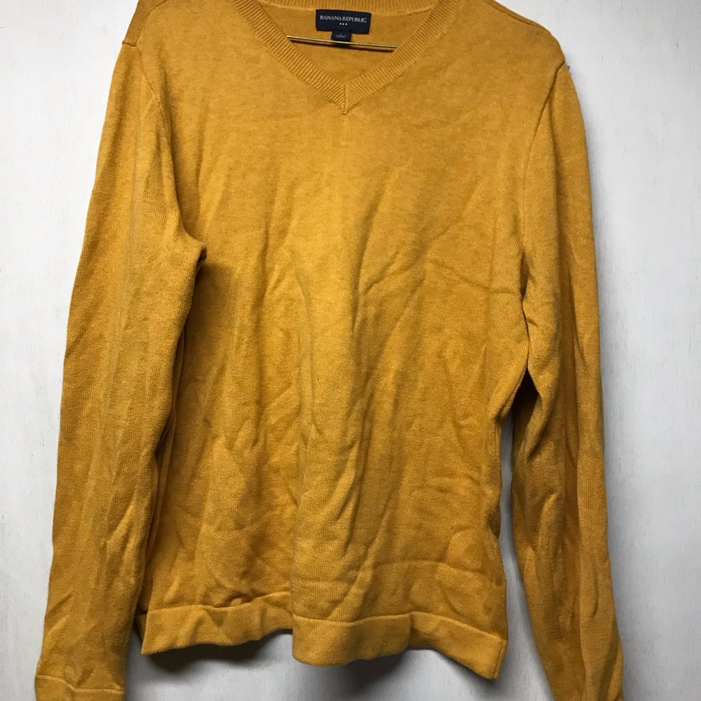 BANANA REPUBLIC GOLD YELLOW SWEATER V Neck